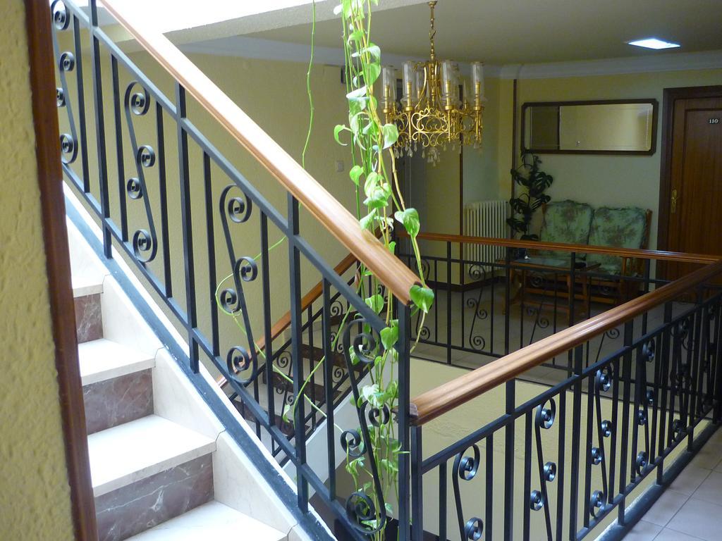 Hostal El Centro Уэска Экстерьер фото