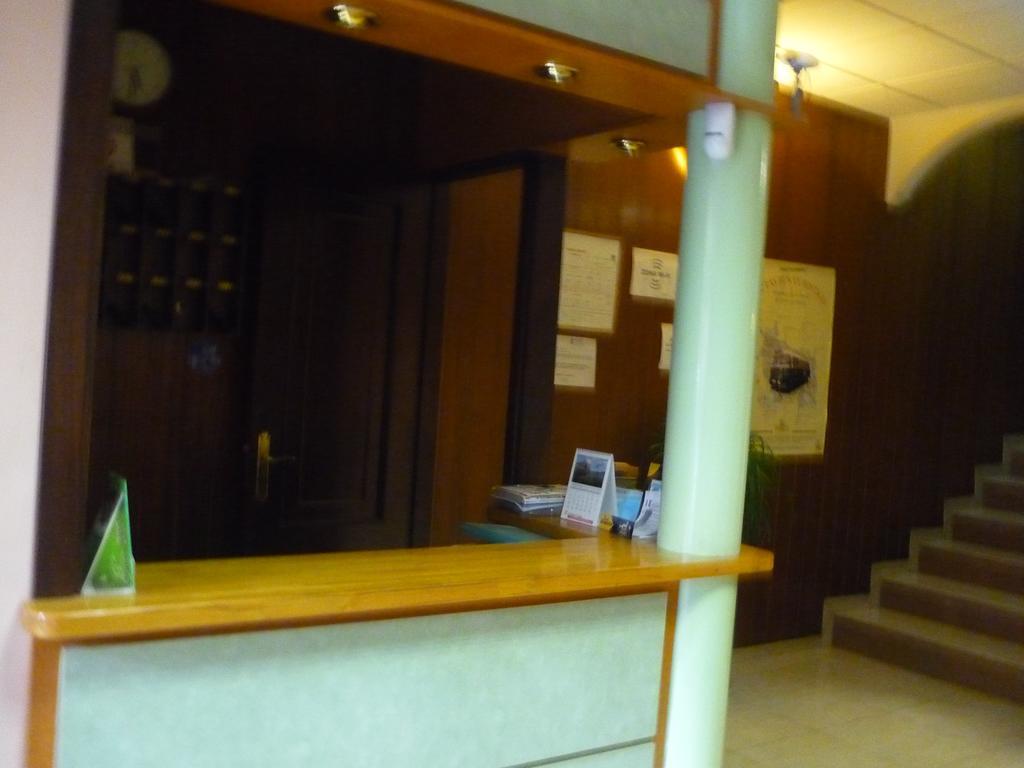 Hostal El Centro Уэска Экстерьер фото